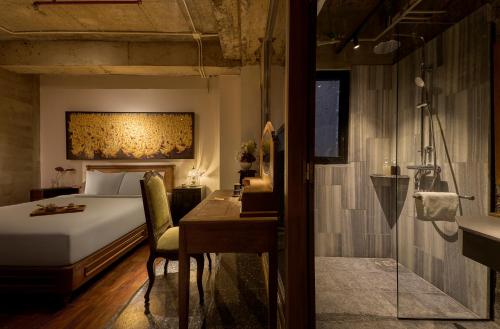 Artist Retreat Room (Internal Window)