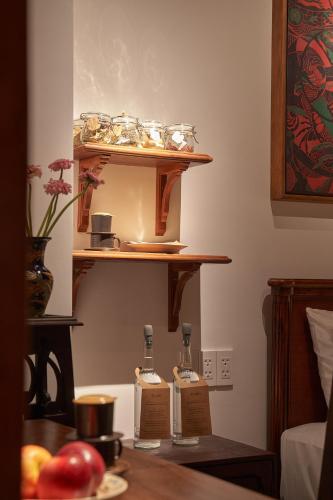 Artist Hideaway Room (Internal Window)