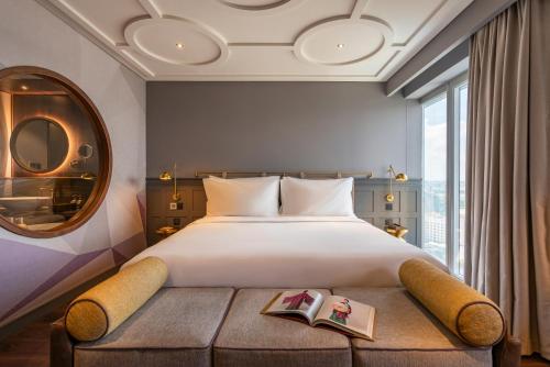 Premium Deluxe King  - Nest Lounge Access