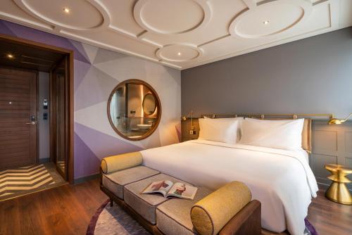 Premium Deluxe King  - Nest Lounge Access