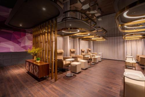 Premium Deluxe King  - Nest Lounge Access