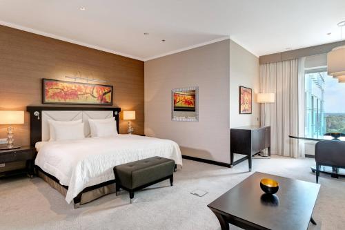 Junior Suite, Grand Living Room access level, Junior Suite