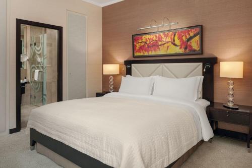 Junior Suite, Grand Living Room access level, Junior Suite