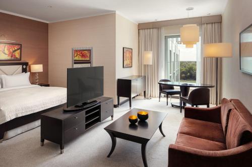 Junior Suite, Grand Living Room access level, Junior Suite