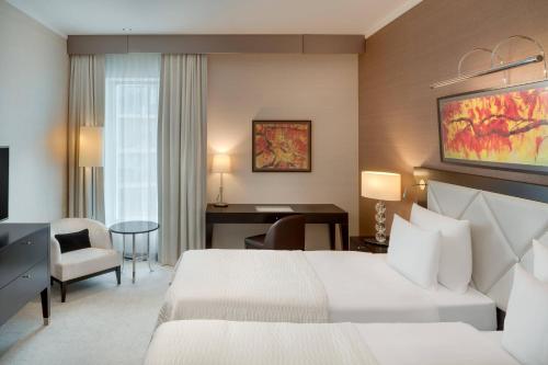 Deluxe Suite, Grand Living Room access level