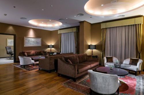 Deluxe Suite, Grand Living Room access level