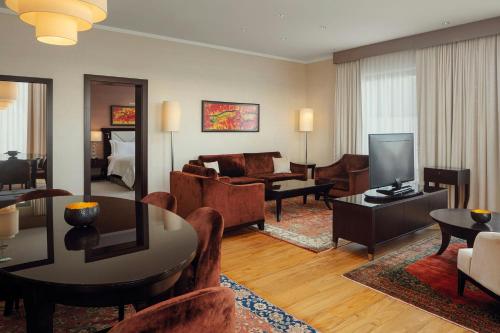 Danube Suite, Grand Living Room access level, 1 King