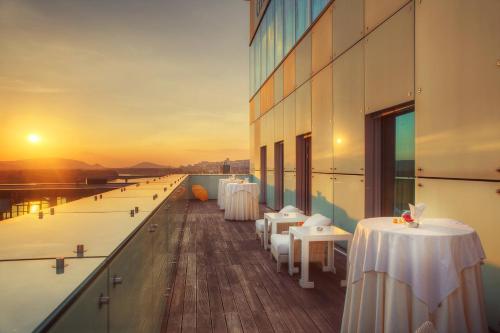 Presidential Suite, Grand Living Room access level, 1 King