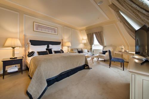Wilson Junior Suite