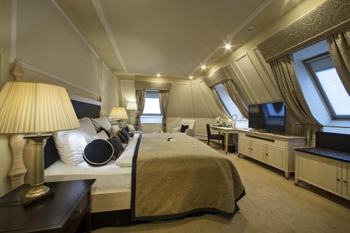 Wilson Junior Suite