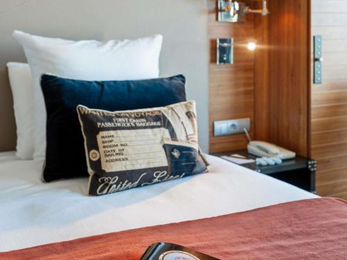 Superior Room with One Queen-Size Bed or Two Single Beds and Balcony - Sea View