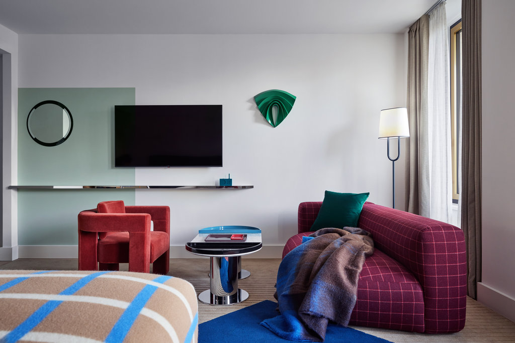 1 King Premium Living Area