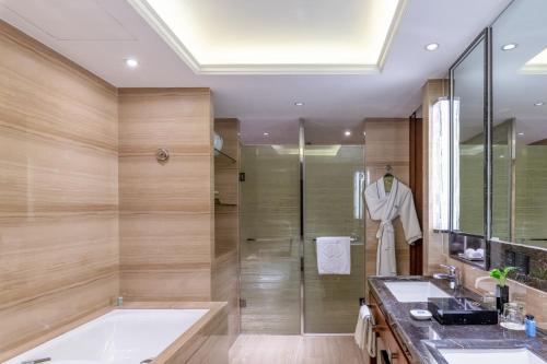 Club Luxury Queen Room
