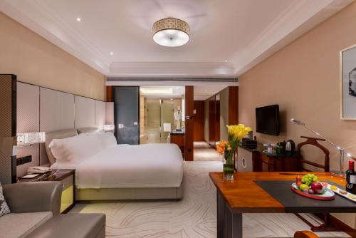 Club Luxury Queen Room