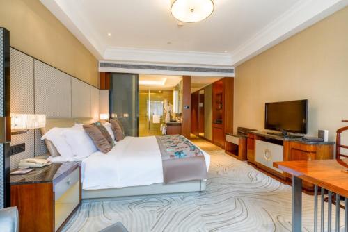 Club Luxury Queen Room