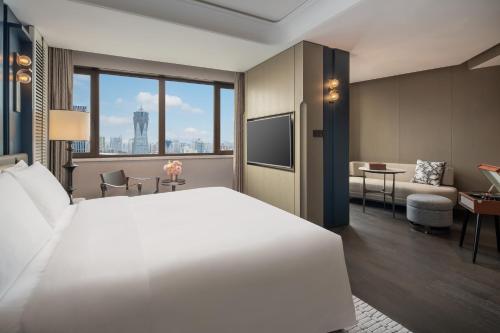 Standard King Room with City View