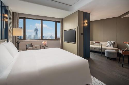 Standard King Room with City View