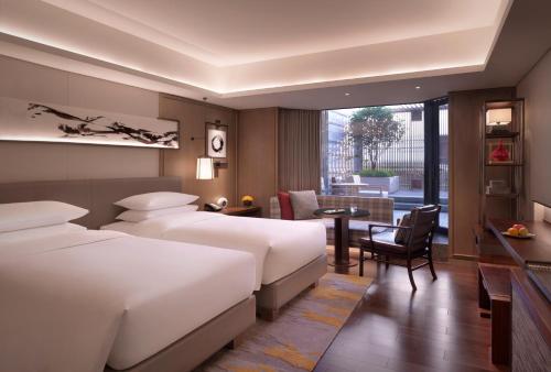 Twin Room with Two Twin Beds and Garden View