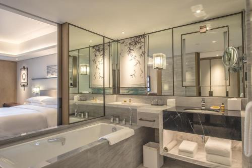 Twin Room with Two Twin Beds and Garden View