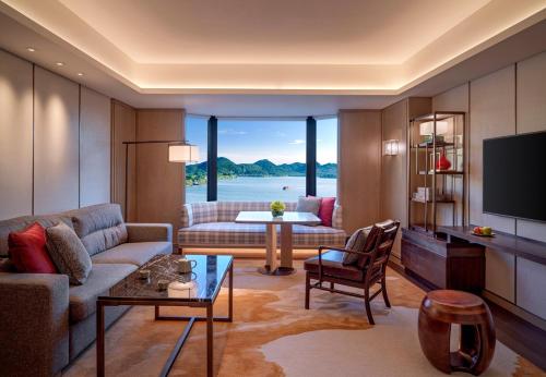 Grand King Suite