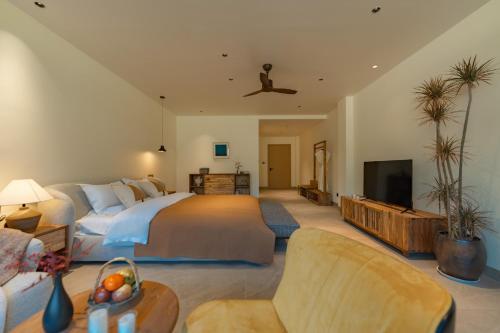 Queen Room with Garden View