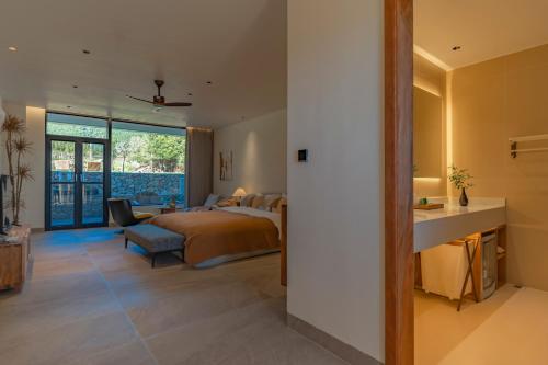 Queen Room with Garden View