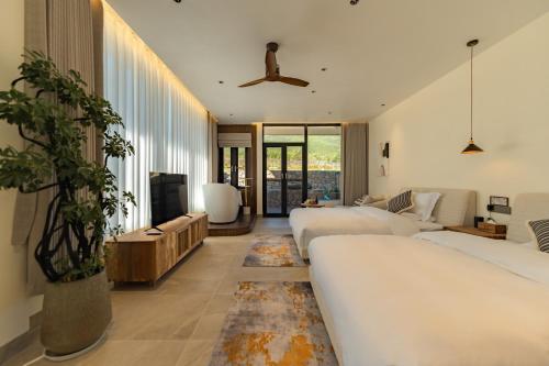 Twin Room with Bath
