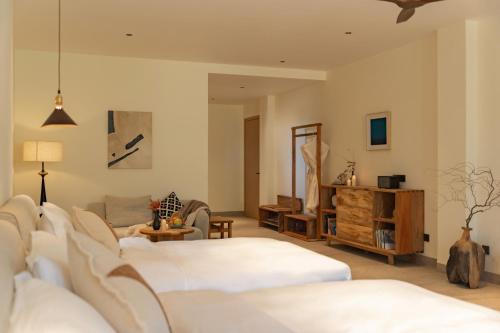 Twin room with mountain view