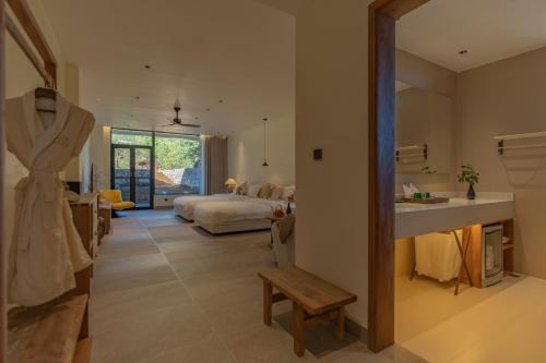 Twin room with mountain view