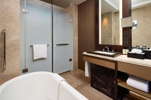 Queen Room with City View