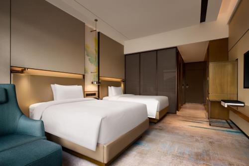Double Room with Two Double Beds and City View 