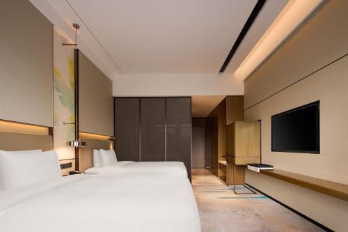 Double Room with Two Double Beds and City View 