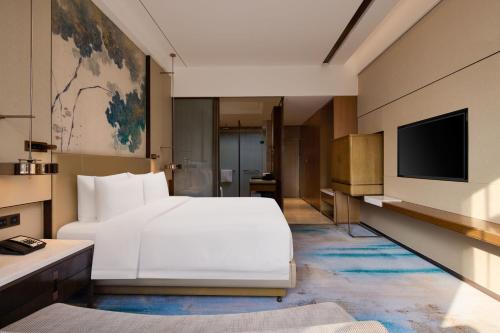 Executive Queen Room with City View