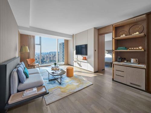 1 King One-Bedroom Suite Study Area