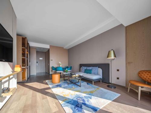 1 King One-Bedroom Suite Study Area