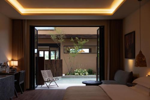 King Room with Garden View