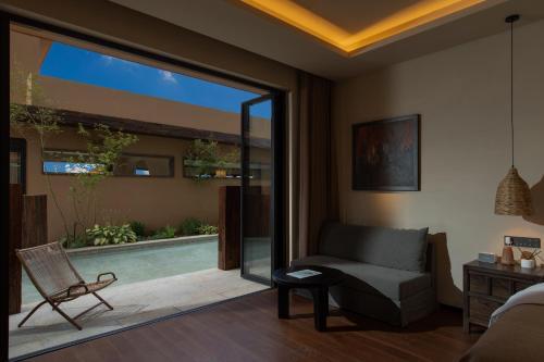 King Room with Garden View
