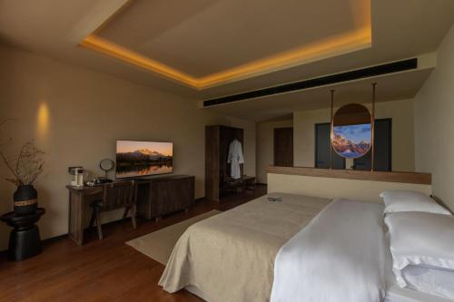 King Room with Balcony