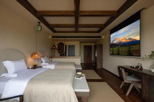 Family Room with Mountain View