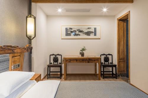 Queen Room with Spa Bath