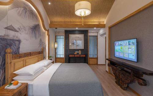 Deluxe Suite with Spa Bath