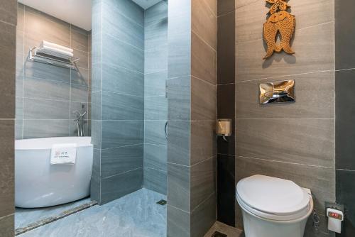 Deluxe Suite with Spa Bath