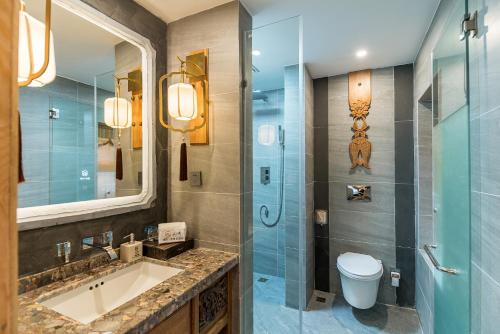 Deluxe Suite with Spa Bath
