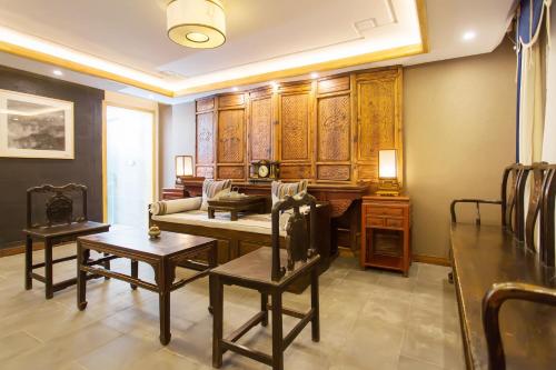 Deluxe Suite with Spa Bath