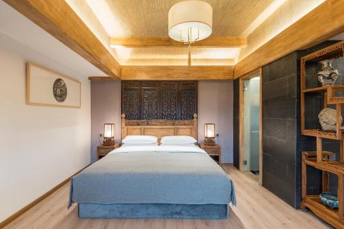 Suite with Garden View