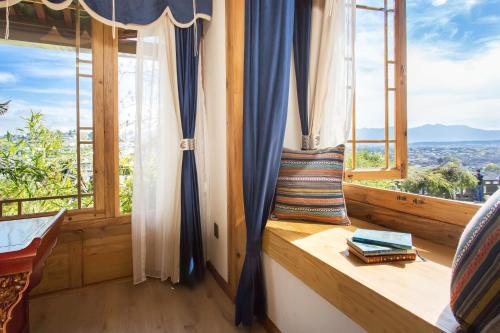 Suite with Garden View