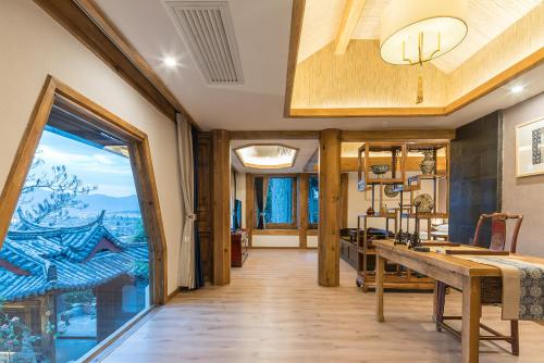 Suite with Garden View