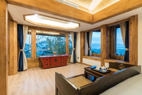 Suite with Garden View