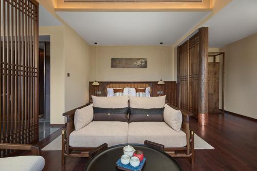 Snowy Mountain View King Room