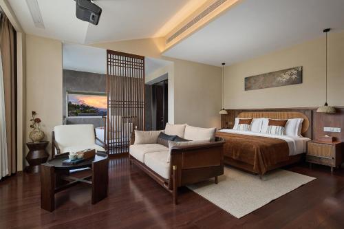 Snowy Mountain View King Room